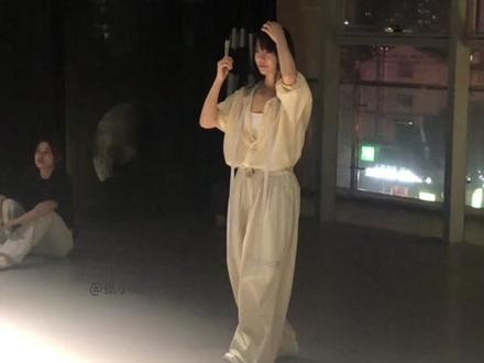 黄色的蝴蝶只能在黄色的花朵下躲雨 #小橘编舞 花田错-王睿卓#原创编舞