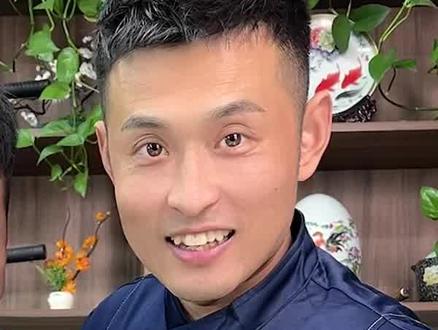 菠萝古老肉的做法教程 ee5fb4143231d51b9d0637cc28028f97~tplv-dy-resize-origshort-autoq-75:330.jpeg?x-expires=1994922000&x-signature=5iOAW%2Bvj8qfcmgdC6qv1Ue6j8BI%3D&from=3213915784&s=PackSourceEnum_AWEME_DETAIL&se=false&sc=cover&biz_tag=pcweb_cover&l=202303231713362B1897666150BA059D2E