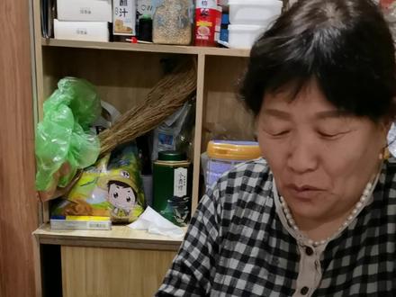 青椒加一块豆腐,妈妈今天做了好吃的青椒豆腐大包子,喧熥好吃,给肉都不换#美食 #抖音美食 #我要上热门 #家的味道 #抖音美食推荐官 #记录真实生活 @抖音小助手