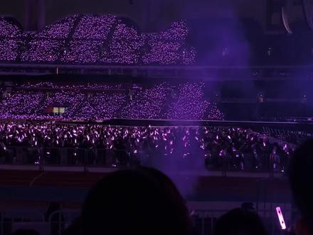 #广州站 硬生生的把邓紫棋喊出来了,然后带来这首《泡沫》完整版,本以为本场不唱的,仔细看邓紫棋还唱哭了😳最后才发现这首歌已经过去十几年了!#邓紫棋#2025年广州演唱会#邓紫棋泡沫#致我的青春