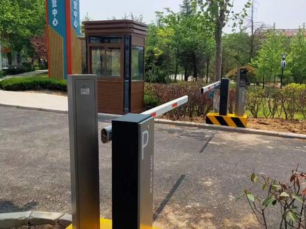 #施工现场实拍 涂刷黄黑警示线涂