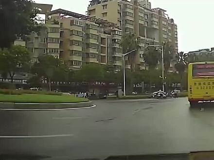 转盘路口,无红绿灯路口时