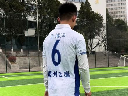 贵州警察学院足球运动专业,期待你的加入! 当绿茵热血碰撞藏蓝荣光,贵州警察学院足球运动专业,以球砺志,以警铸魂!忠诚、专业、作风三位一体人才培养模式,练拼搏本领,铸藏蓝担当。从这里出发,以足球之名,赴藏蓝之约,让梦想与使命双向奔赴!贵州警察学院足球运动专业,期待你的加入!#警校生 #贵州警察学院 #足球运动专业