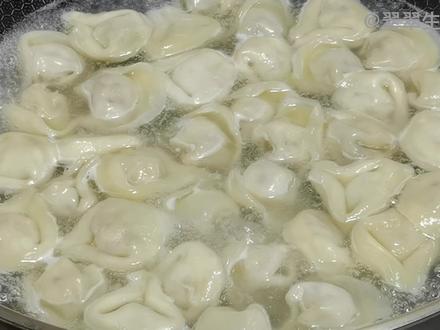 云吞到底是开水下锅还是凉水下锅煮?很多人都不知道,快收藏 #云吞汤底配方 #云吞 #美食教程 #千里香馄饨