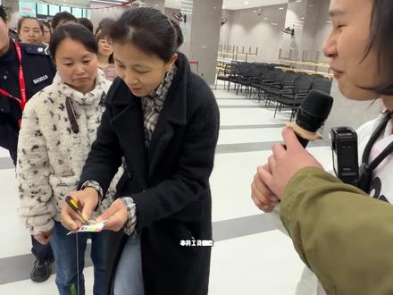 我给工厂所有女职工准备了妇女节神秘礼物! 真心感谢每一位女职工的辛勤付出,也祝每一位女性妇女节快乐!#妇女节 #办公室游戏 #麻辣儿子