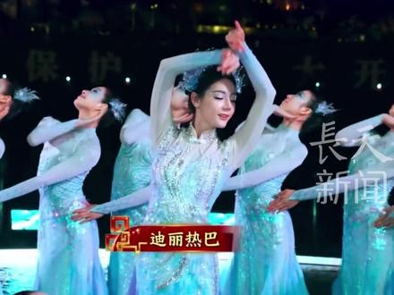 #迪丽热巴 四登春晚化身人鱼公主,造型诠释东方之美 惊艳四座!“谁给迪丽热巴化的妆” 登顶热搜,其妆容的审美与细节引发全网热议!#央视春晚 #主播说新闻