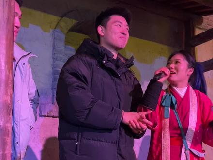 也是登上了大嫂的舞台@鑫灿【万岁山大嫂】
我这舞属实拉垮哈哈哈#万岁山