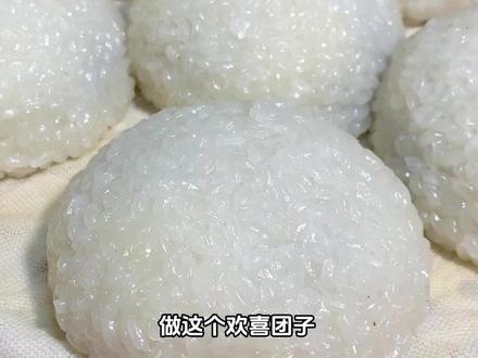 今天来做糯叽叽的欢喜团子
第一步: 先泡糯米