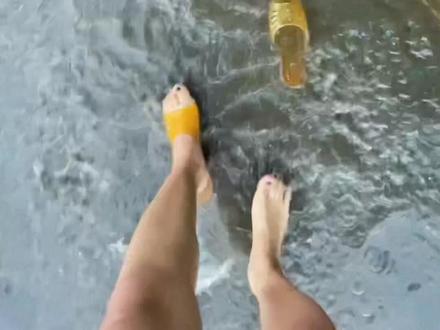 我的贺函始终没有等来,最终还是我自己承受了所有 #创作灵感 #我的城市在下雨 @DOU+小助手 @抖音小助手 #贺涵你在哪 #唐山话