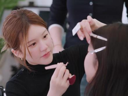 露思解锁新身份−化妆主理人(第1集)
#赵露思#赵露思妆教 #赵露思化妆 #赵露思化妆vlog