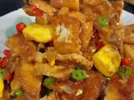 第39集 油炸豆腐炒鸡蛋,不管是下酒吃饭都很合适,3公里以外都能闻到香味。#抖音美食 #舌尖上的美食 #爱生活爱美食 #记录真实生活