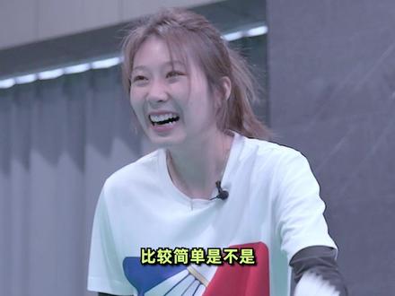 你打球不厉害,那你肯定经常捡球,那捡球咱就得帅 #羽毛球 #王小羽