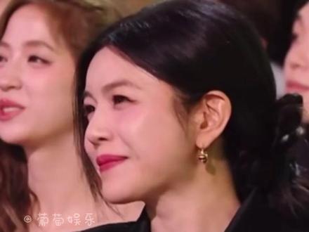 这个#陈妍希 姐姐我哭死,外面花花世界那么多狗姐姐只爱李雾一个#周柯宇 #星光大赏 #狙击蝴蝶