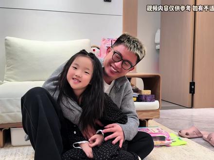 刚刚开学半个月.上课时间老师居然打电话让去学校接桃子.可给桃爸和桃妈吓一跳。#老师来电话了 #养孩子真不容易 #女儿奴 #换季注意保暖 #记录真实生活