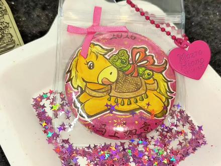 『马上如意』徽章绘制过程💝 祝大家马年顺心如意~
#画出我的天马行空 #跟着抖音学画画 #马年画马 #绘画过程 #diy