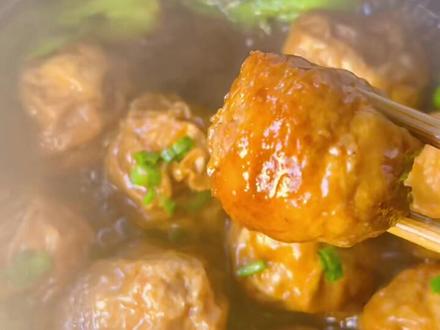 #家常菜 #美食分享官 这样做的面筋酿肉馅儿,鲜嫩多汁,老人孩子特喜欢吃的@抖音小助手 #你饿了吗