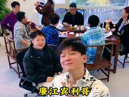 廉江宾利哥:我就呜两声,直接火上新闻了!#廉江宾利哥 #魔性翻唱 #如果没有他你还爱我吗 #红星新闻报道#抖音二创激励计划