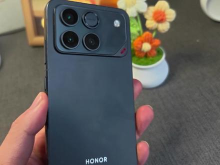 荣耀win屏幕确实是竞品里面最差的一个,但没你们说的那么拉胯。#手机数码 #荣耀win