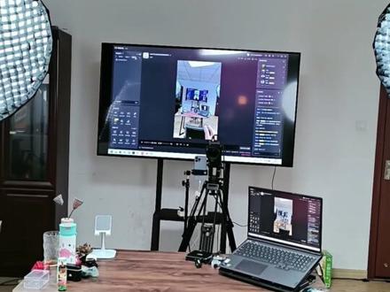 手机高清直播间主播面部打光,主辅两灯必不可少,高高老师细细道来,从原理给你分析透彻。
#直播间 #直播间搭建 #直播间设备
#直播精彩回放 #直播答疑
#直播干货#手机直播 #主灯 #直播间灯光布局