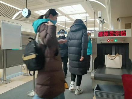 生活中的常见物品,能带进地铁吗?快来了解一下吧~#哈尔滨地铁 #安全出行 #违禁物品