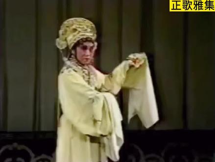 茂腔宗师宿艳琴演唱茂腔《观灯》选段,唱腔刚劲挺拔,保留了肘鼓子系统半说半唱的特点。#正歌雅集 #这样的守护很中国 #国家级非物质文化遗产 #青年戏曲传播者 #谁说戏曲不抖音