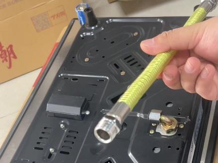 换灶 天然气金属管直插口管子接法! 都看过来。#燃气灶 #燃气灶维修 #燃气灶维修小知识 #燃气灶的使用方法 #燃气灶维修小技巧 @DOU+小助手