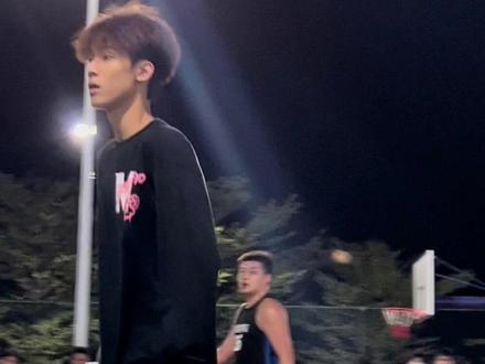 简单形容一下你喜欢的人.#篮球男孩