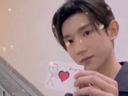 超火的弹纸爱心💗魔术教程来咯,简单又好玩#弹纸爱心魔术 #手工diy #给大家变个魔术 #王源