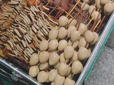 #路边摊 李家沱著名路边摊 蹲在马路边吃胖嬢嬢麻辣串🤪你值得拥有😊晚上九点直播见