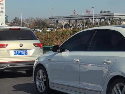 宿松的高速路口封掉了,返城之路充满坎坷和未知。 #返城 #回家过年 #高速 #安徽高速 #姚哥跑火车