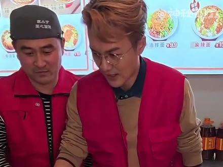 一碗热面,两份爱心,记得有空来吃一碗面~#吴克群爱心面馆卖一份面捐20 #吴克群