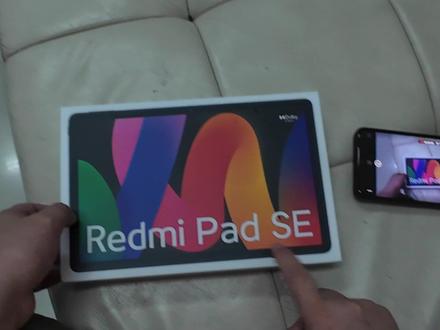 中正VLOG:685元的平板电脑能用?RedmiPAD SE 我要给公司特定位置,装一个实时监控、实时通话的设备。
网上看了一些会议设备,居然蛮多都必须开电脑才能用。
寻思,要不里外里,用小米摄像机4,加上这个便宜的平板,不就可以让远端的人,实时看、通话了?
小米摄像头我熟的很啊,带云台,可以PAD端用米家APP操作方向。
实时通话有一丁点延迟,但是可以接受。
拾音效果、外放效果,在安静的办公室内还不错。
就买了以上两个小物件,便宜又好用。
收到pad后,质感、屏,都超出我预期,全金属,屏也算是可以看。
没有古早时期低端平板的那种叻色屏的糟糕观感。
操作,在升级到最新版系统后,稍稍有延迟感,不过我的用途,这不是问题。
685元,蛮便宜的,我的用途已经满足了。
是一个很难得的,让我感觉到性价比的小米的产品。