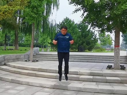 十秒钟教会你遁地术😂#手机摄影 #特效 #教程 @抖音小助手