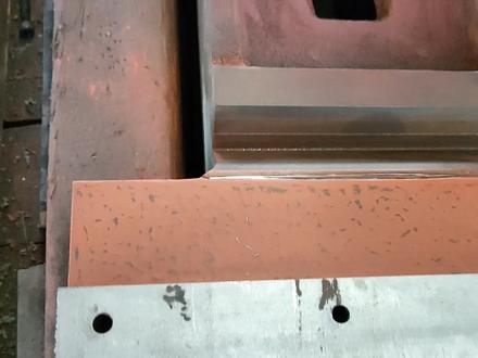 机床贴塑铲刮起来非常轻松对导轨也有好处