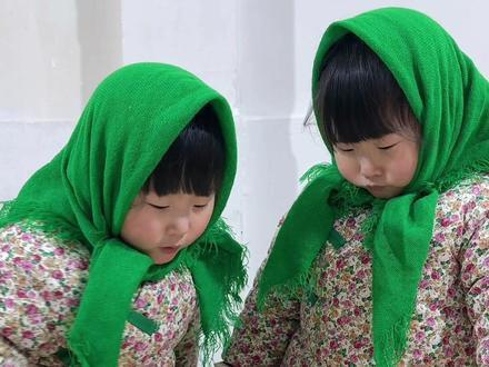 双胞胎吃什么都是一模一样的#双胞胎