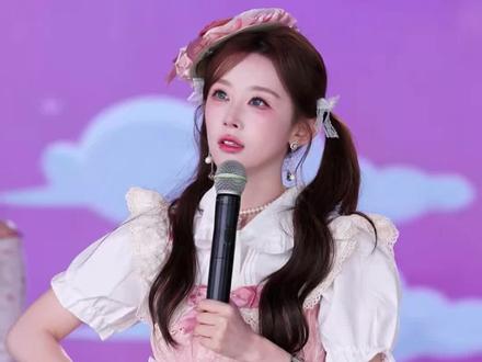 龙王舞团王杨老师穿着花小龙买的衣服跳开场舞太可爱了#花小龙#王杨#lw女团