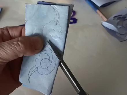 #非物质文化遗产手工制作剪了个展 剪了两朵花的云