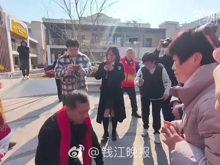 转载自微博@钱江晚报 #和合寻亲工作室 #甘宇翼