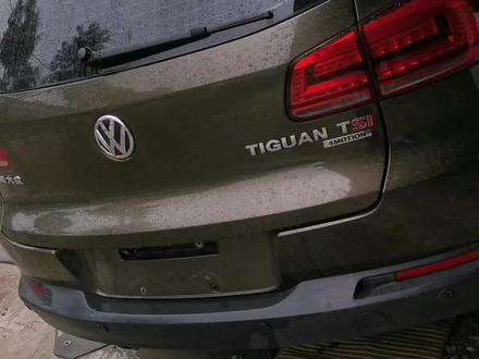 途观L无损原车空位安装踏板#汽车保养与维修 #现场实拍 #蒲城 #汽车改装升级 #大众