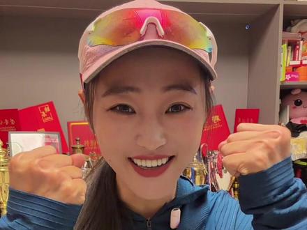 职业马拉松运动员跑马一年,拿了多少奖金?用这个视频来回望我的2025的跑马之旅吧~#暖系跑 #暖冬运动场 #殷晓雨 #回望2025 #马拉松