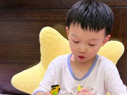 大家好,我是Lucas,第一次分享视频,炫卡斗士拳霸比特变形。求哥哥姐姐叔叔阿姨的关注!#炫卡斗士 #变形玩具 #拳霸比特 #男孩玩具 #创作者扶持计划