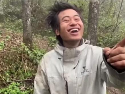 家人们谁懂啊,打开抖音看见自家孩子啦!@荒野 林北 #荒野求生 #张家界七星山 #宜宾 #抽象 #大学生哪有不疯的