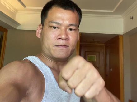 吊打以后跟我不是兄弟了,太让我失望了,为了一点米故意输给一个无名之辈石俊龙!#杨守田@吊打MMA 随县餐饮 @石俊龙