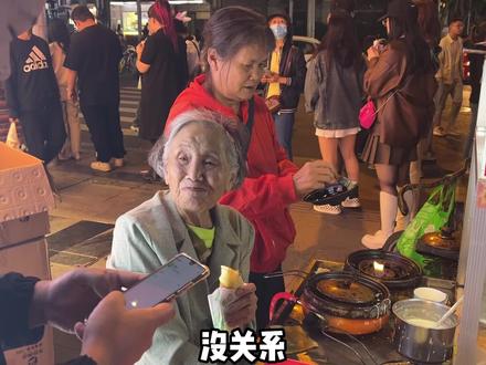 这个雷帮你们排了,蛋烘糕真的“好吃”,下次不来了#抖音美食推荐官 #成都美食 #路边摊美味 #蛋烘糕婆婆