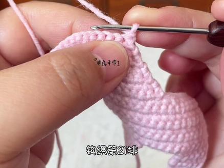 15分钟就能完成的小马挂件 毛线:苏苏姐家4股唯棉10号、38号、54号@苏苏姐家官方旗舰店 #毛线钩织 #小马钩织教程 #钩织教程