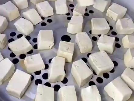 喜欢吃豆腐乳的家人们,不要花高价出去买了,学会自己在家做吧 #腐乳 #霉豆腐 #霉豆腐制作 #霉豆腐豆腐乳 #臭豆腐