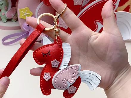 独角兽钥匙扣 #手工挂件diy #视频教程#亲手做的#手工礼物#马年挂件