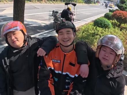 没有楼层号和门牌号 你是不是爬着爬着就搞不清是几楼了?#外卖小哥 #喷漆侠