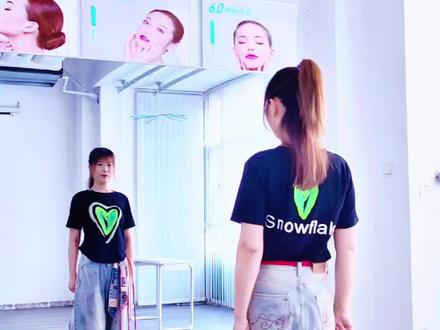 《最好的解脱》64步背面口令分解。编舞波波,薇薇。#简单易学舞蹈 #一学就会系列 #背面慢动作分解