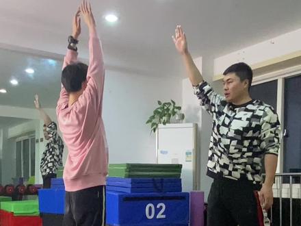 摸高跳关键技术#身高管理 #别错过春季3个月的长个黄金期 #运动长高 #长个子 #如何科学增高